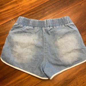 Boutique shorts. Brande Cello. So a Small medium rise and stretchy.